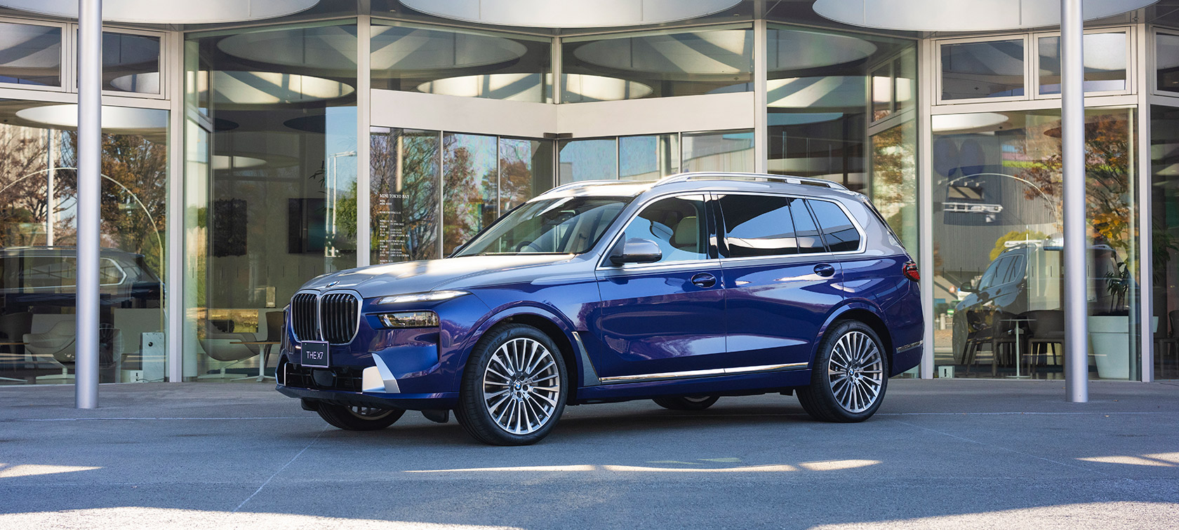 BMW X7 “NISHIKI LOUNGE” - 伝統と挑戦。二色の融合美。 BMW X7 “NISHIKI LOUNGE” - 伝統と挑戦。二色の融合美。